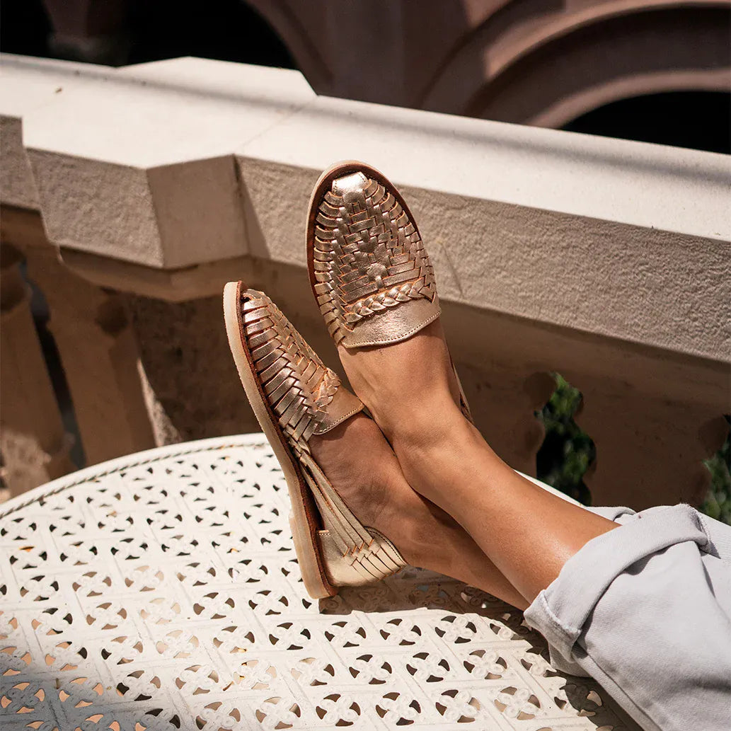 Sandale huarache femme Alegre Champagne en cuir tressé doré fait main au Mexique - Mapache