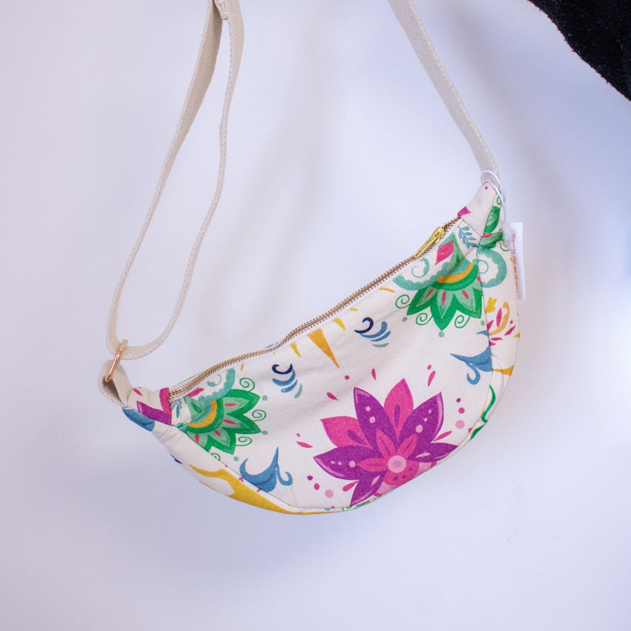 Vue arrière suspendue de la banane Dia de Vida – grande fleur en motif central.