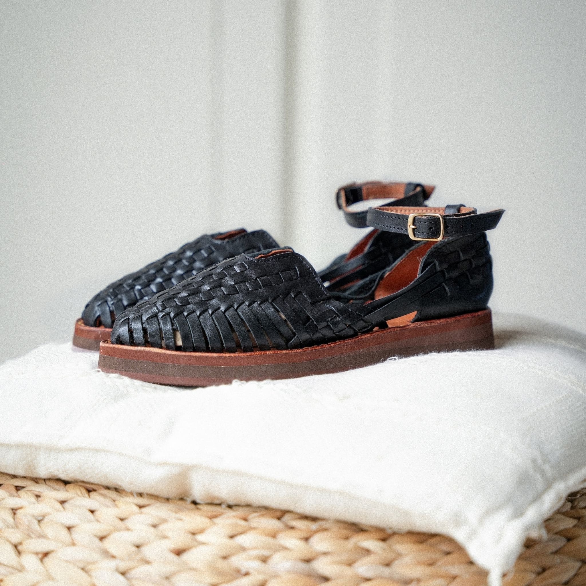 Carmen Noir - Huarache Mapache