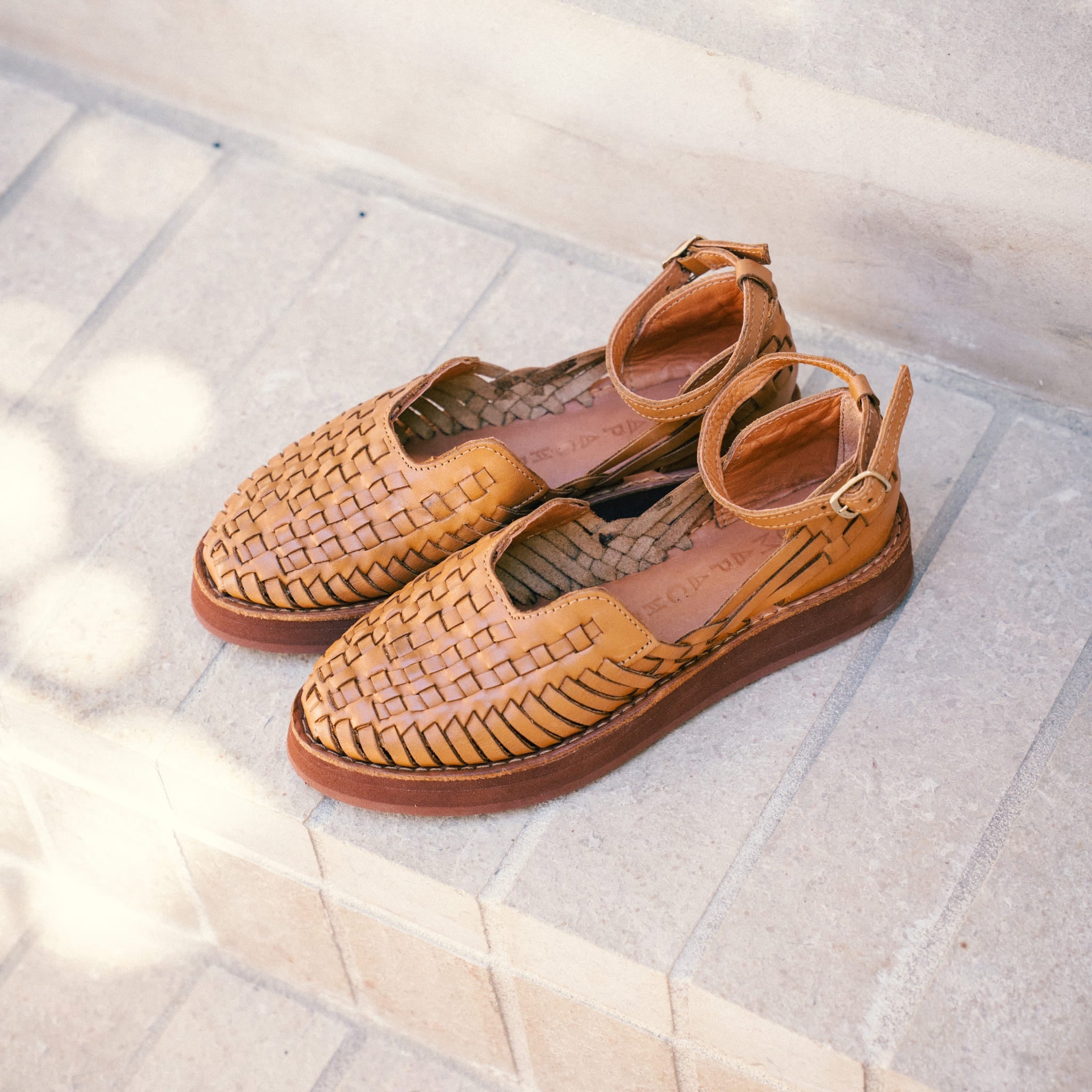 Carmen Camel - Huarache Mapache