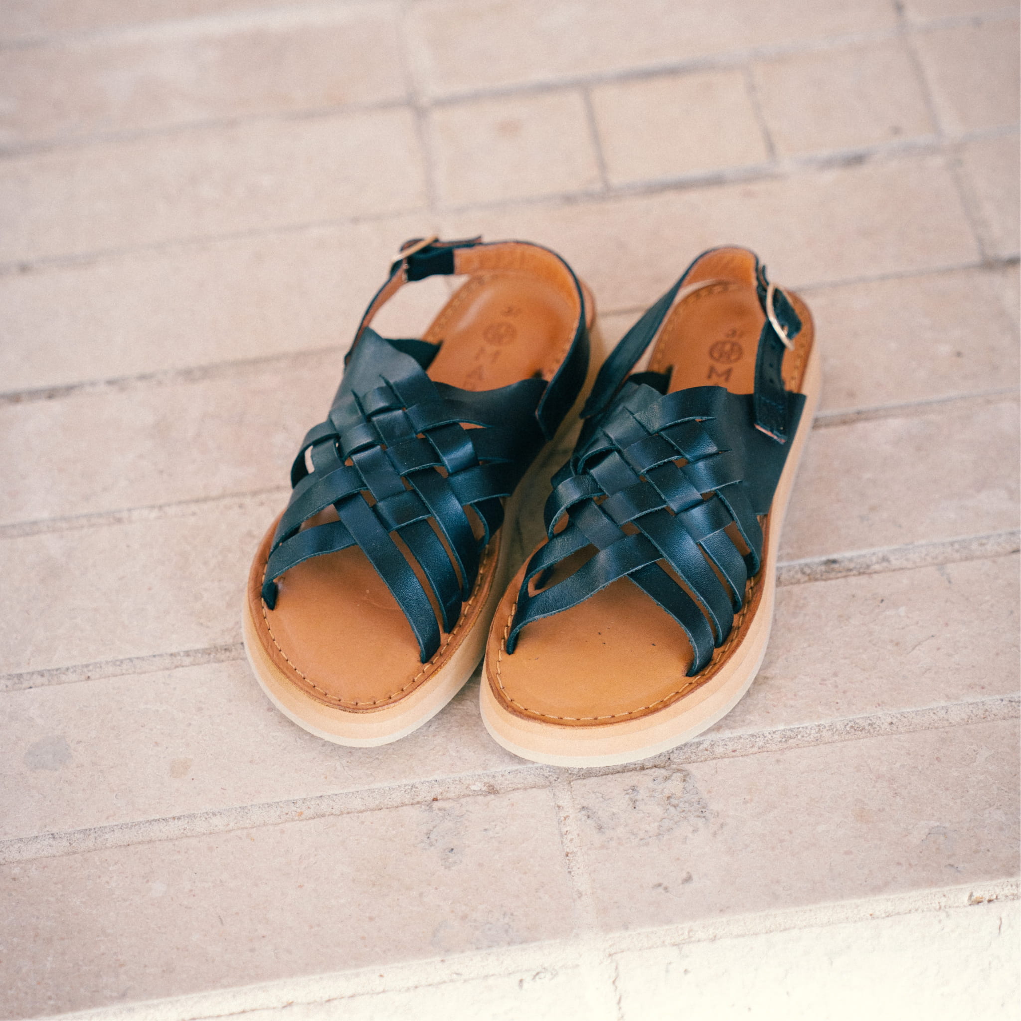 LOLA NOIR - SANDALE FEMME MAPACHE