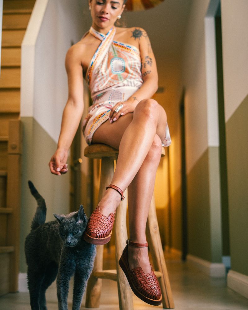 La Carmen tabac, huarache en cuir bovin et double crêpe choco