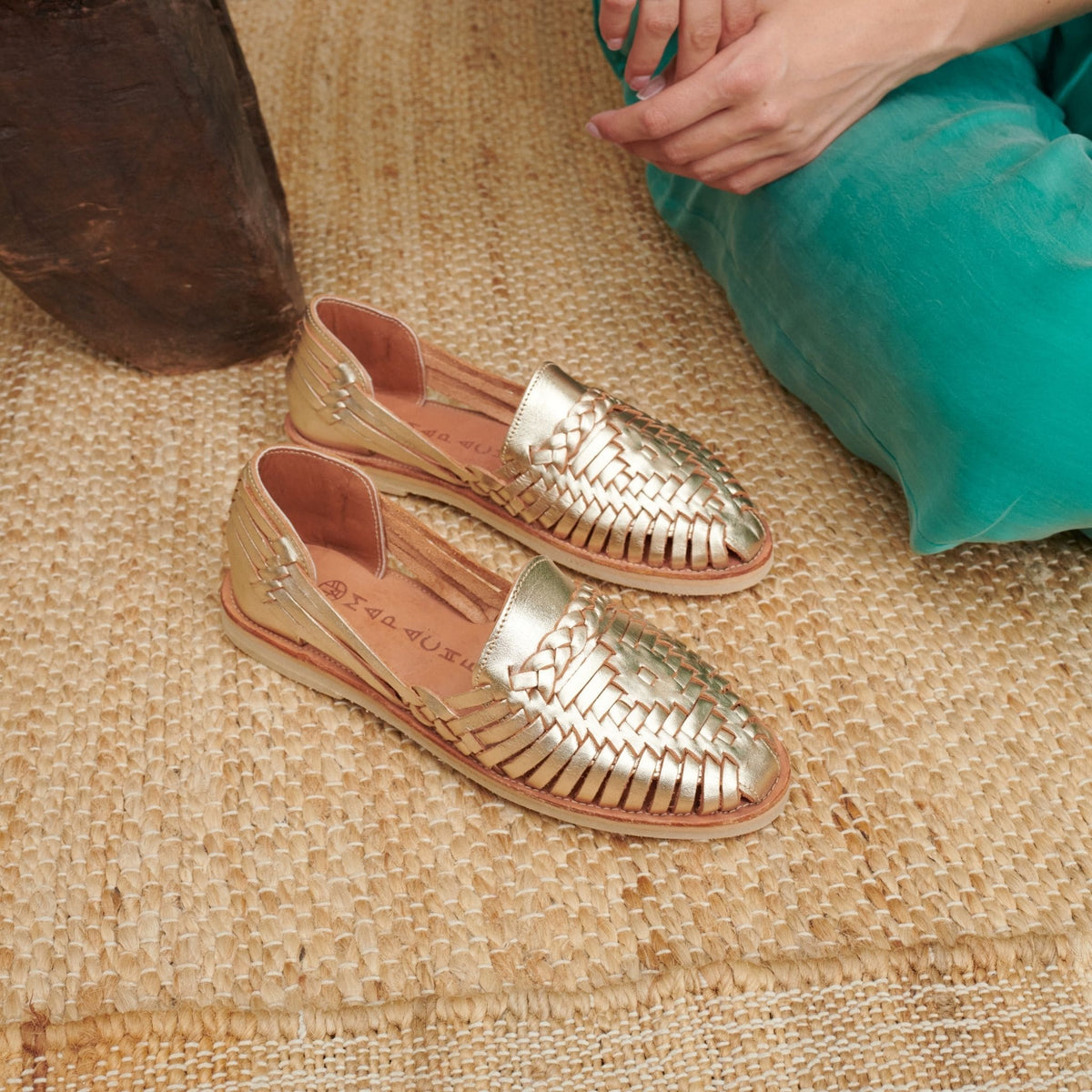 Sandale huarache en cuir doré – Alegre Champagne Mapache