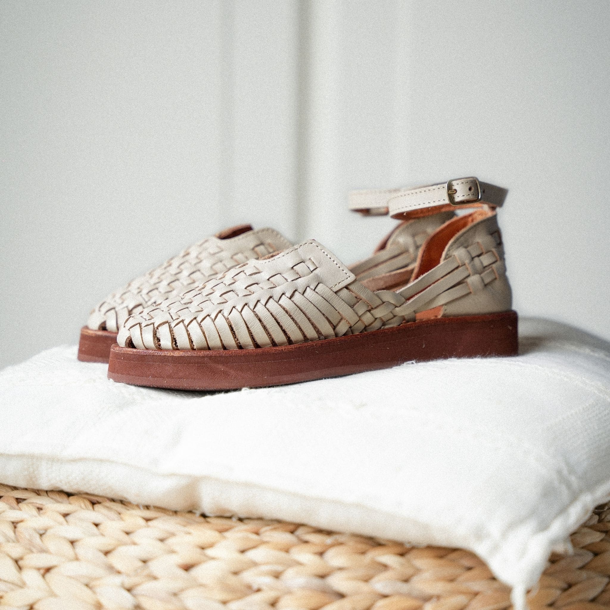 CARMEN GRÈGE - HUARACHE FEMME MAPACHE
