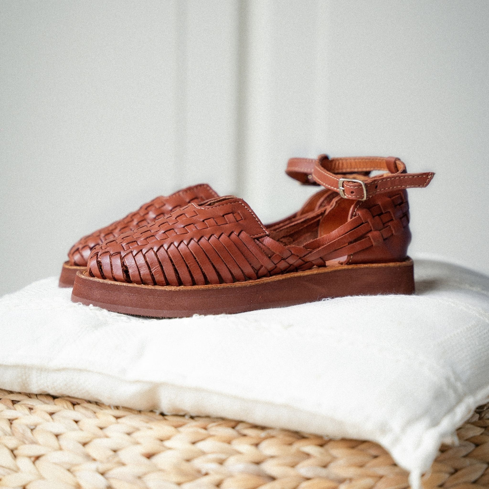 週末価格　美品　SoorPloom Huarache, Sandal 33 Women's Braided Leather Platform Shoes – Carmen Tobacco | Mapache