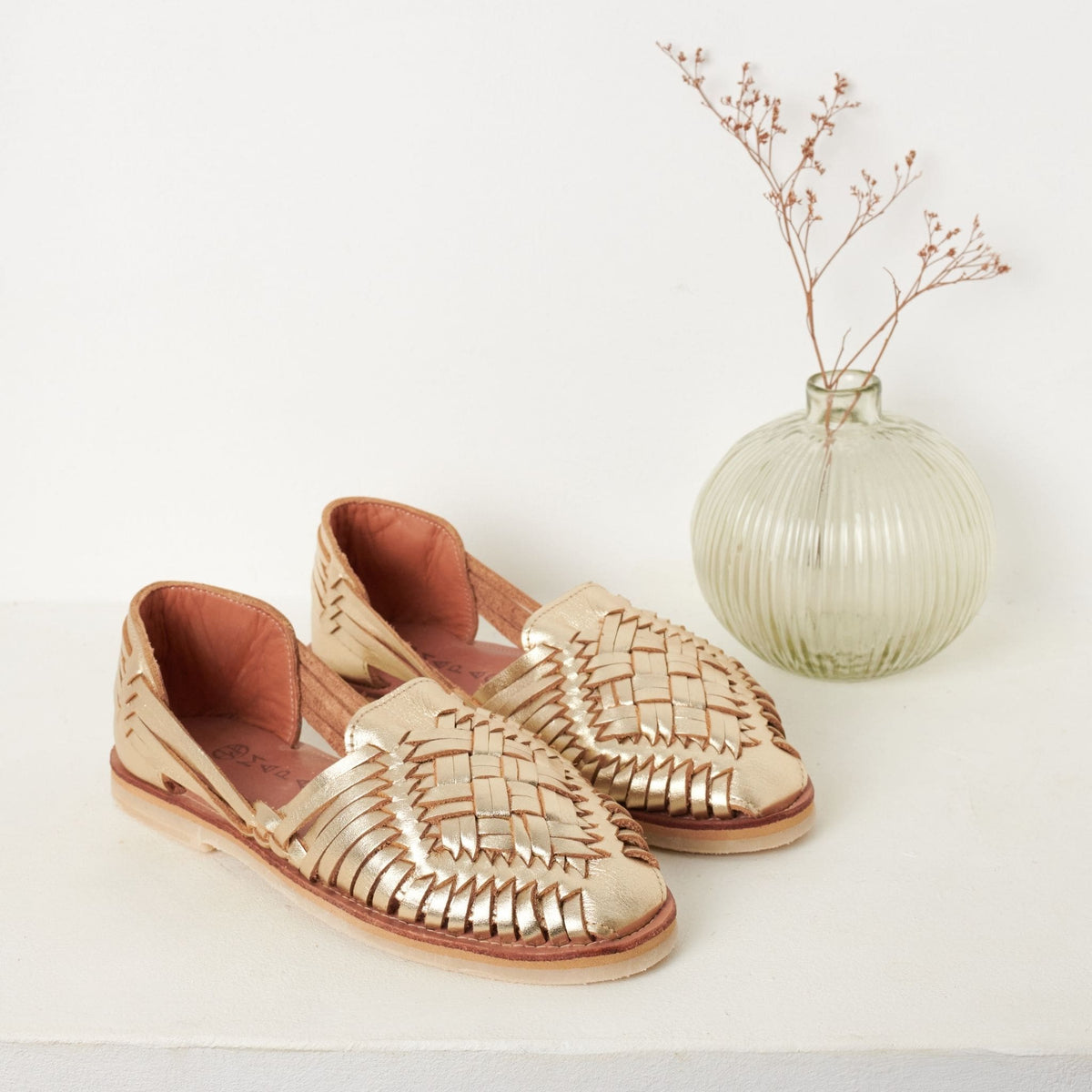 Sandale huarache en cuir tressé doré – Rosalia Champagne Mapache