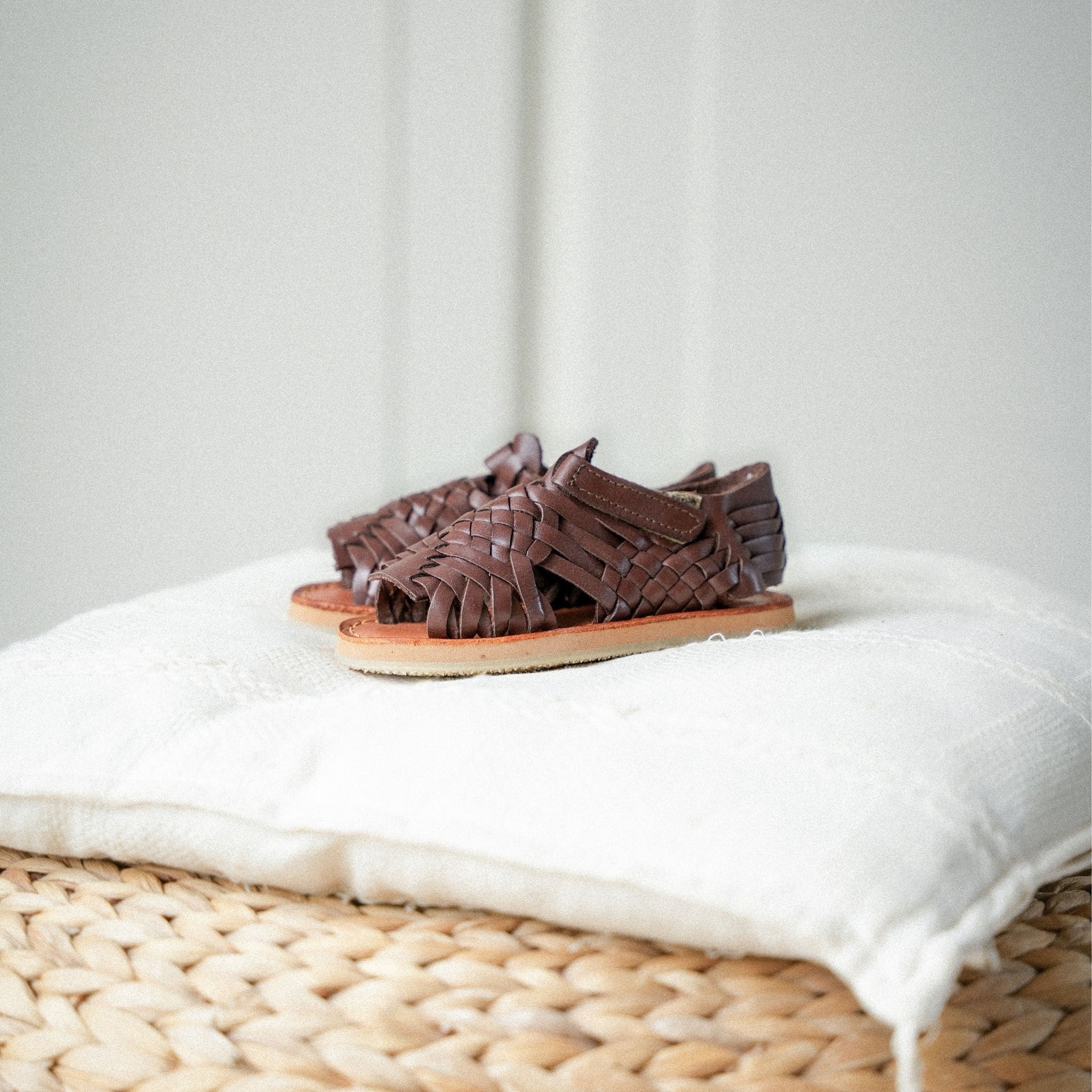 SANDALITA CHOCOLAT - SANDALE ENFANT MAPACHE