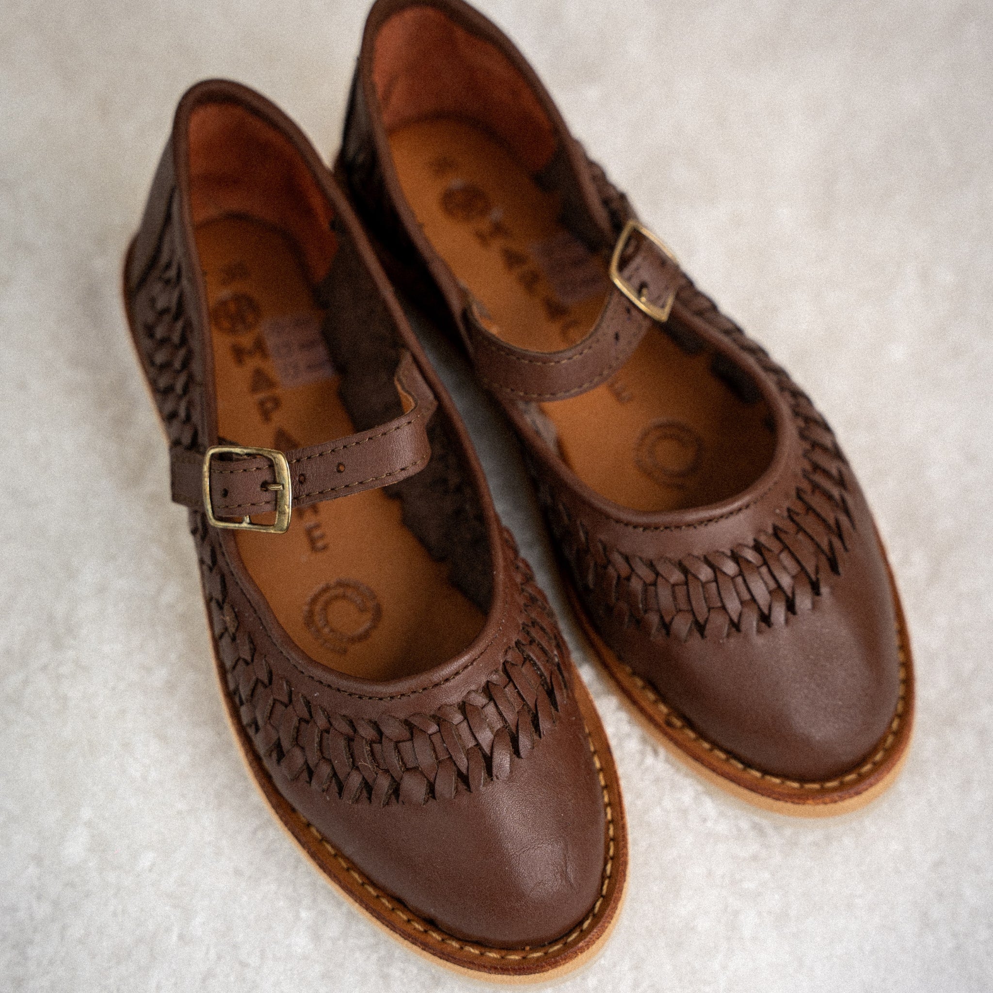 Ballerine Sofia couleur Chocolat sur fond de neige